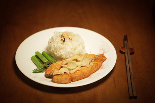 黄油蒜蓉炖三文鱼盖饭