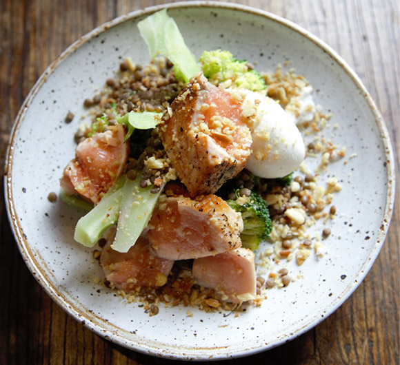 香煎三文鱼&西兰花色拉